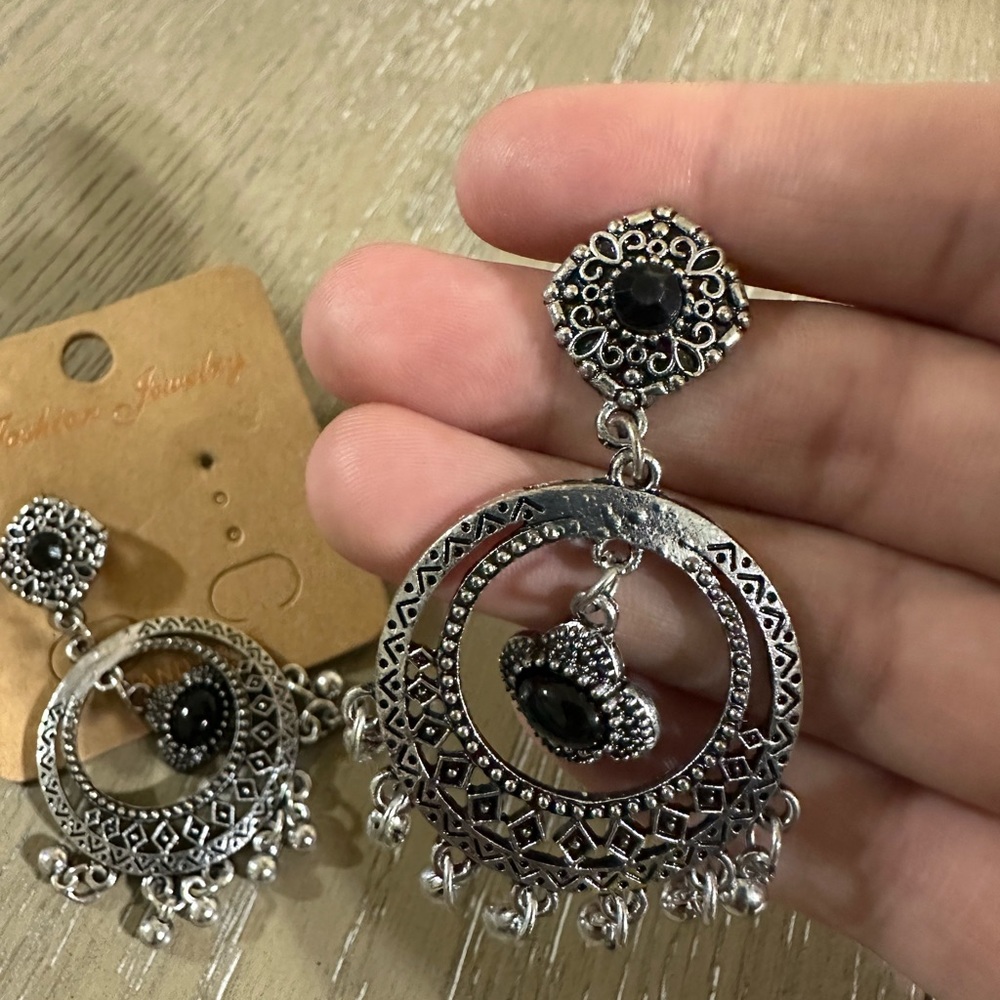 Earrings - Picture 3 of 5